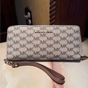 Michael Kors jet set large wristlet wallet